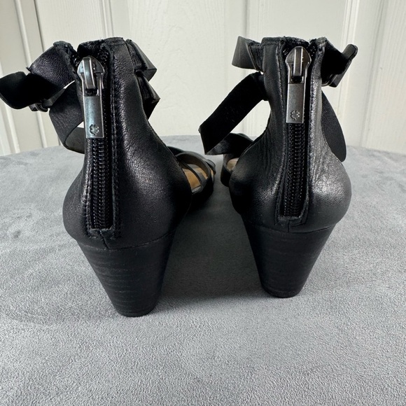 COPY - Lucky Brand Black Leather Low Wedge Strappy Sandals Womens Size 10 - Picture 6 of 8